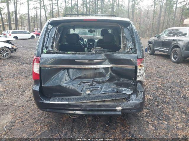 Chrysler Town & Country Touring-l Image 14