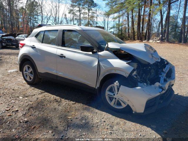  Salvage Nissan Kicks
