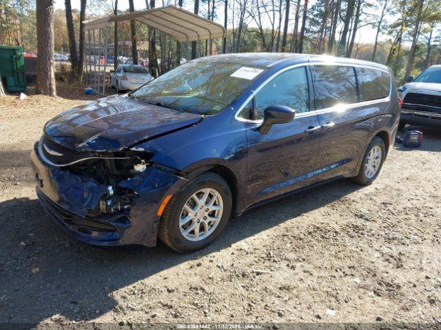 Chrysler Pacifica Touring Image 7