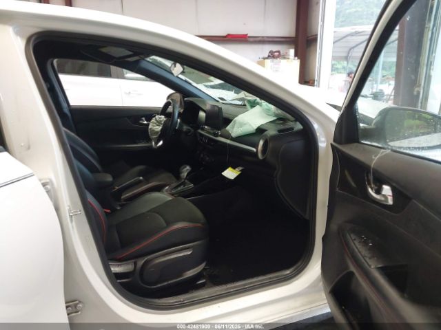 Kia Forte Gt Image 2