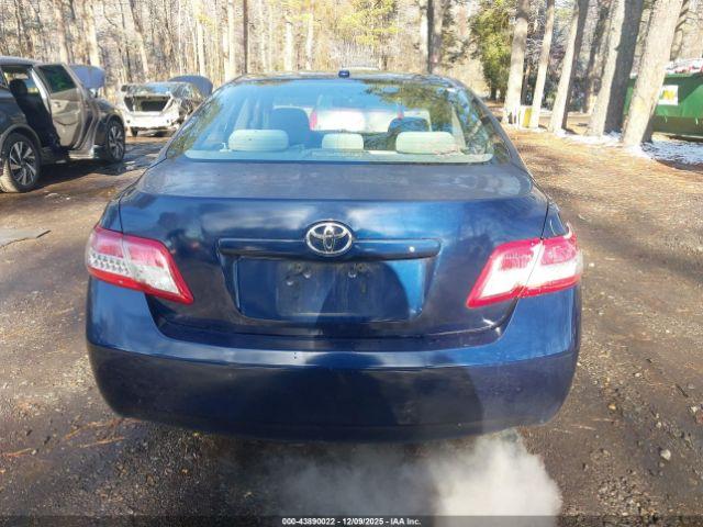 Toyota Camry Image 12