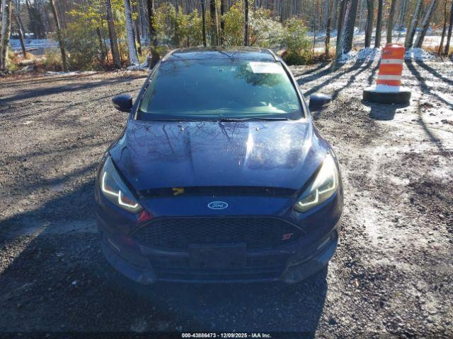 Ford Focus St Image 14
