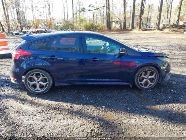 Ford Focus St Image 12