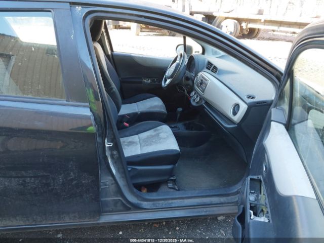 Toyota Yaris Le Image 5