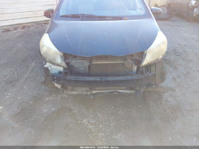 Toyota Yaris Le Image 11