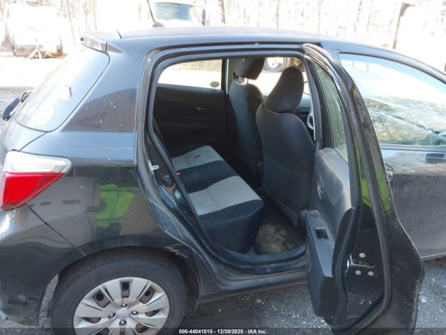 Toyota Yaris Le Image 4