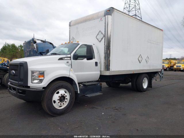 Ford F-650 Gas Image 14