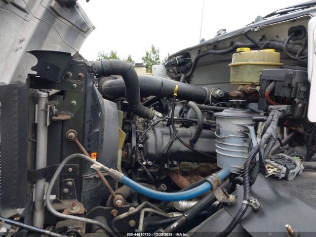 Ford F-650 Gas Image 4
