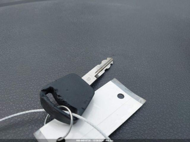 Ford F-650 Gas Image 3