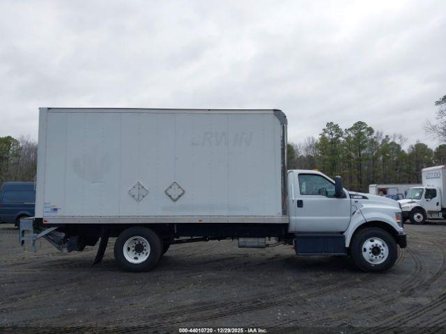 Ford F-650 Gas Image 16
