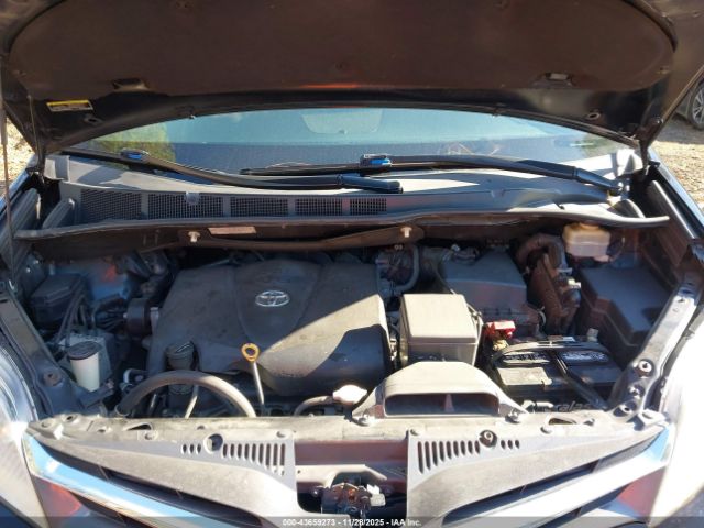 Toyota Sienna Xle 8 Passenger Image 6