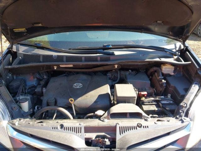 Toyota Sienna Xle 8 Passenger Image 6