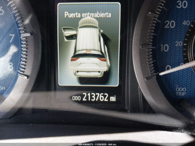 Toyota Sienna Xle 8 Passenger Image 3