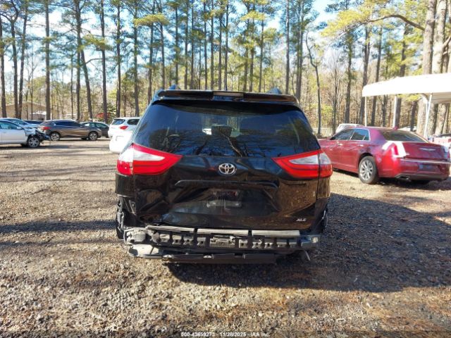 Toyota Sienna Xle 8 Passenger Image 8