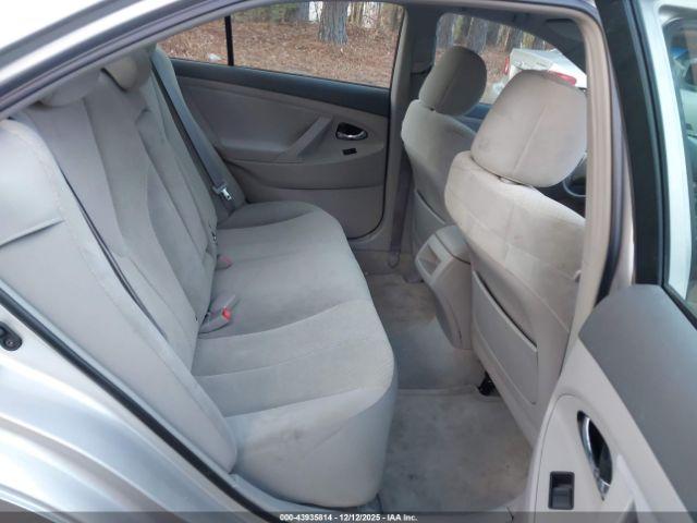 Toyota Camry Image 12