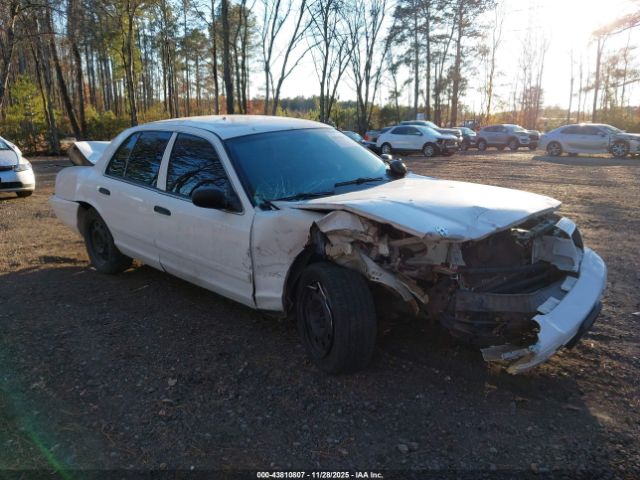 Ford Crown Victoria Image 1