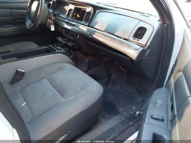 Ford Crown Victoria Image 2