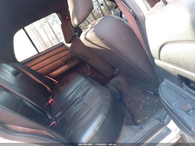 Ford Crown Victoria Image 12