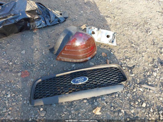 Ford Crown Victoria Image 11