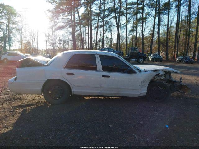 Ford Crown Victoria Image 16