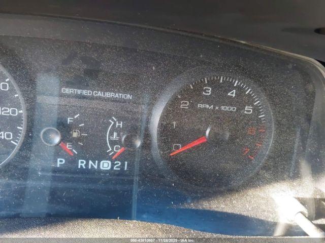 Ford Crown Victoria Image 14