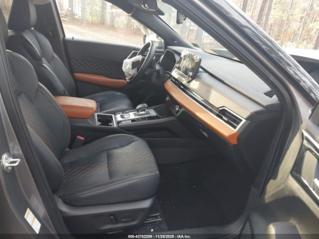 Mitsubishi Outlander Image 4