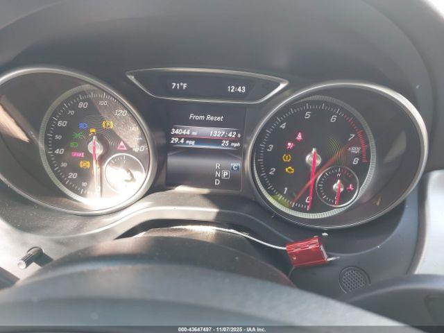 Mercedes-Benz GLA Image 12