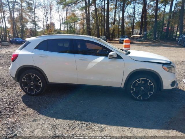 Mercedes-Benz GLA Image 16