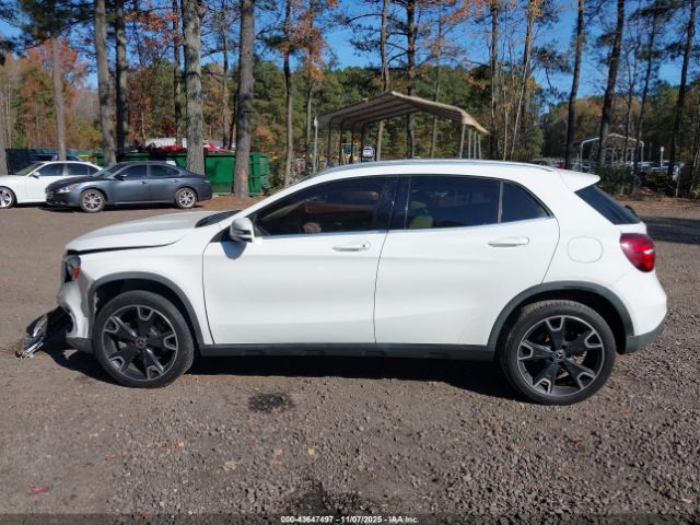 Mercedes-Benz GLA Image 15