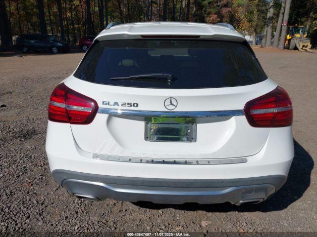 Mercedes-Benz GLA Image 14