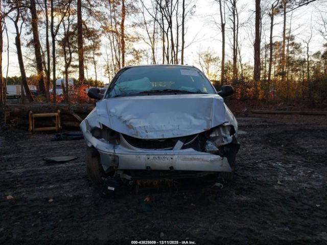 Chrysler Town & Country Lx Image 10