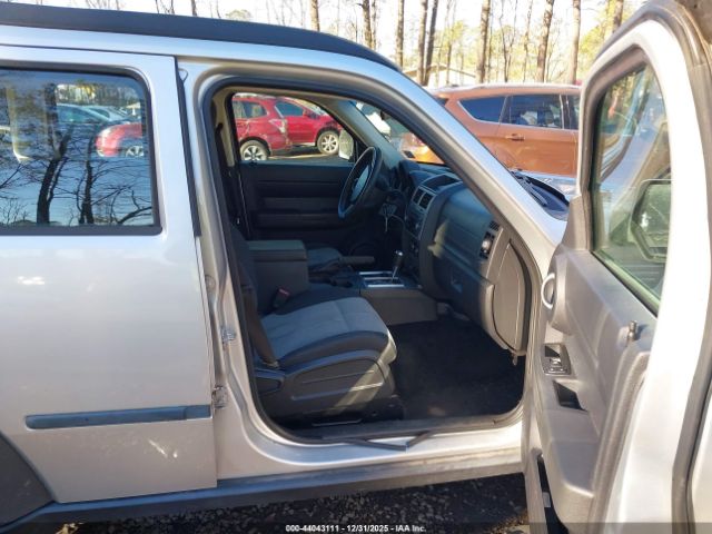 Dodge Nitro Sxt Image 2