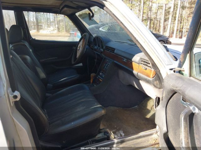 Mercedes-Benz 300 Image 15