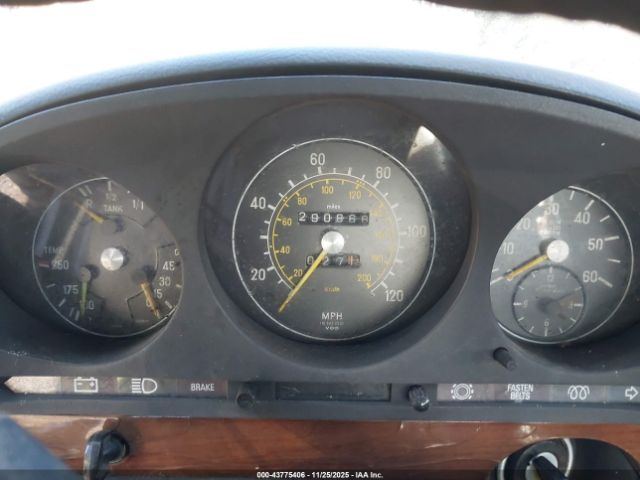 Mercedes-Benz 300 Image 2