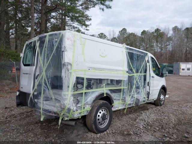 Ford Transit Image 16