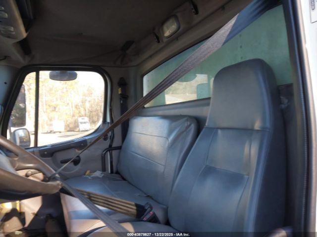 Freightliner M2 106 Medium Duty Image 3