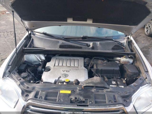 Toyota Highlander Sport Image 9