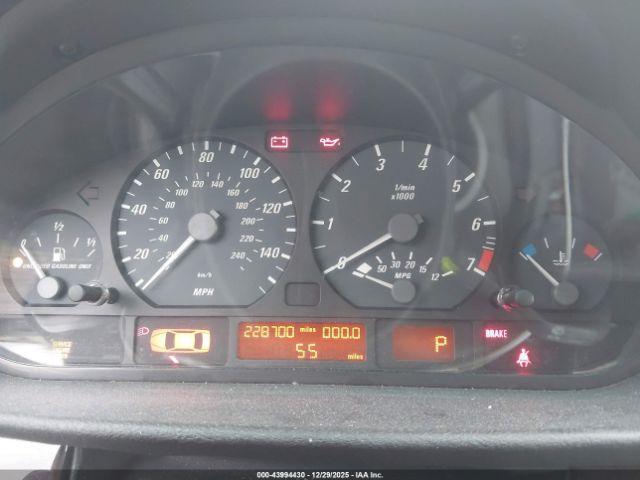 BMW 3 Series Image 3