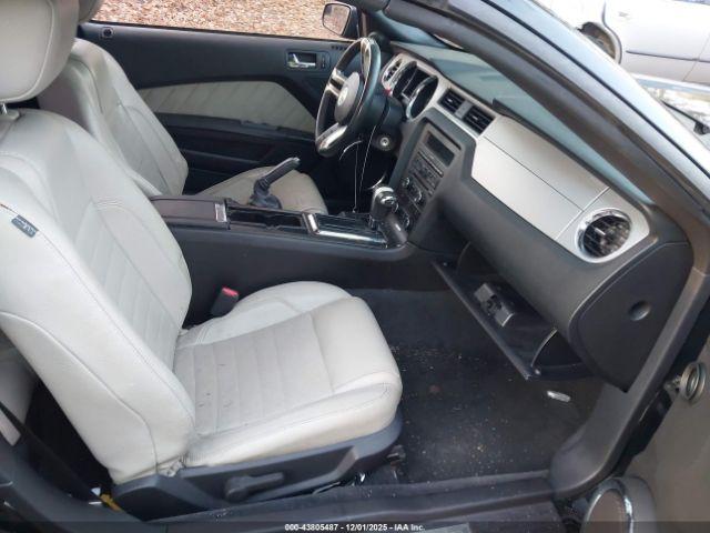 Ford Mustang V6 Premium Image 10