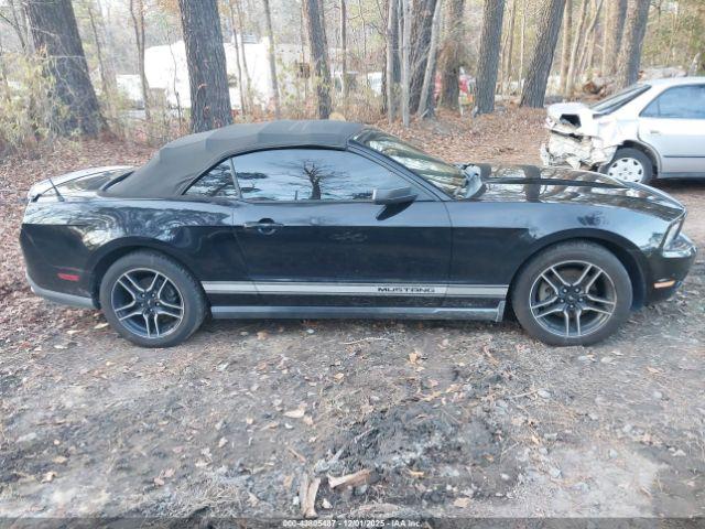 Ford Mustang V6 Premium Image 13