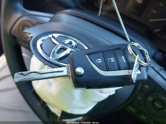 Toyota Corolla Le Image 8