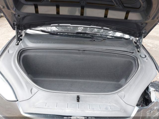 Tesla Model X Image 12