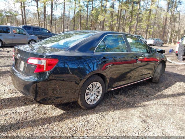 Toyota Camry Le Image 4