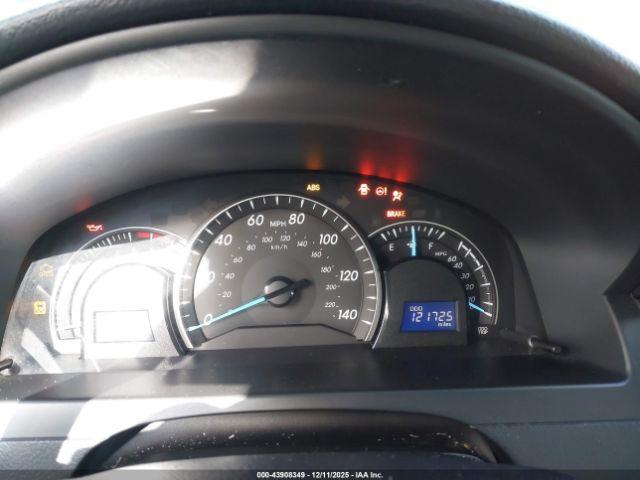 Toyota Camry Le Image 14