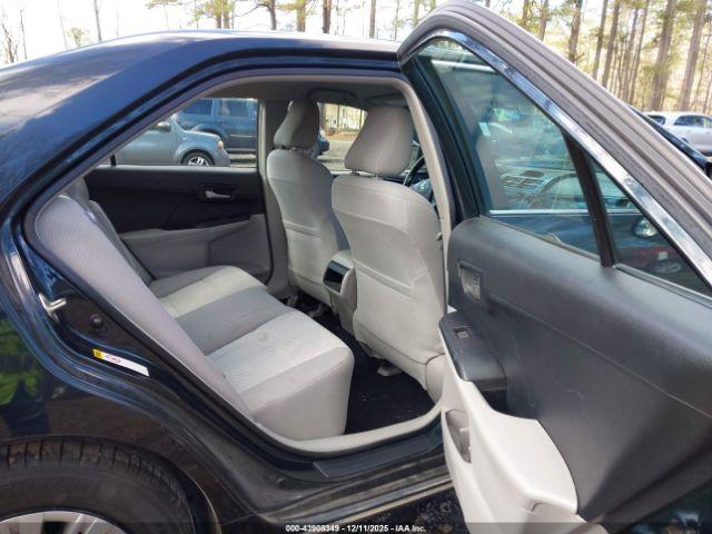 Toyota Camry Le Image 2