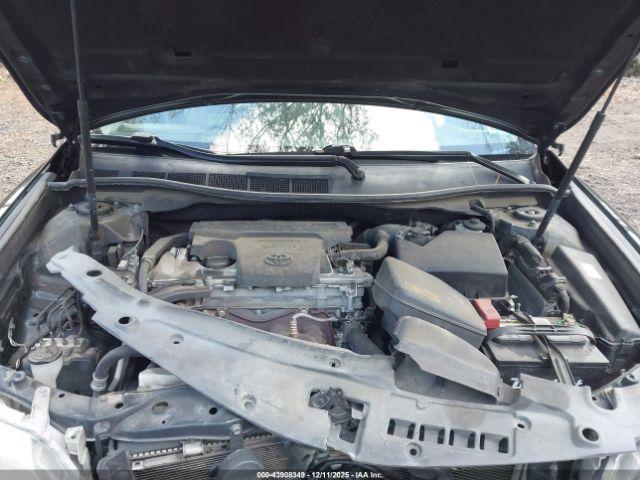 Toyota Camry Le Image 8