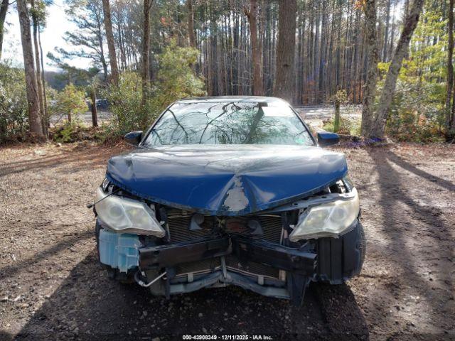 Toyota Camry Le Image 12