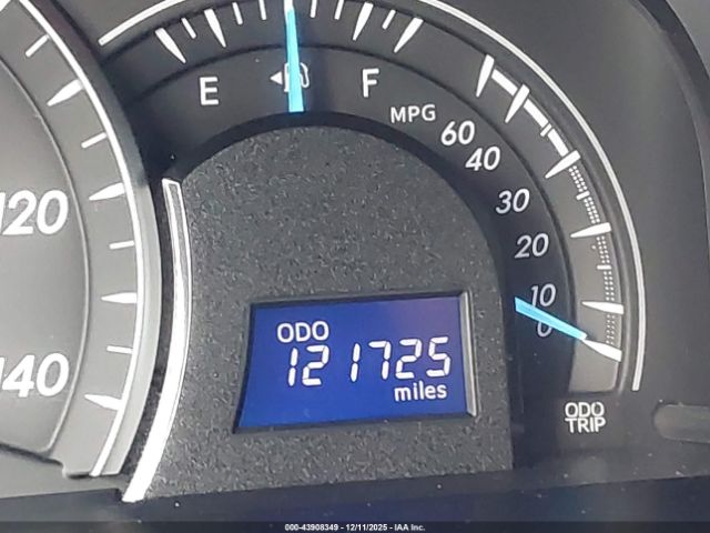 Toyota Camry Le Image 10