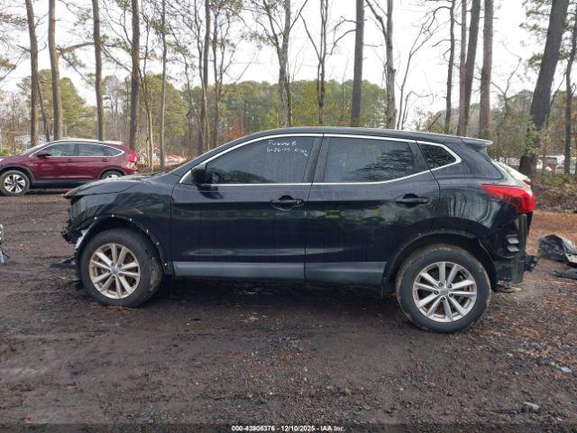 Nissan Rogue S Image 2