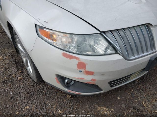 Lincoln MKS Image 10